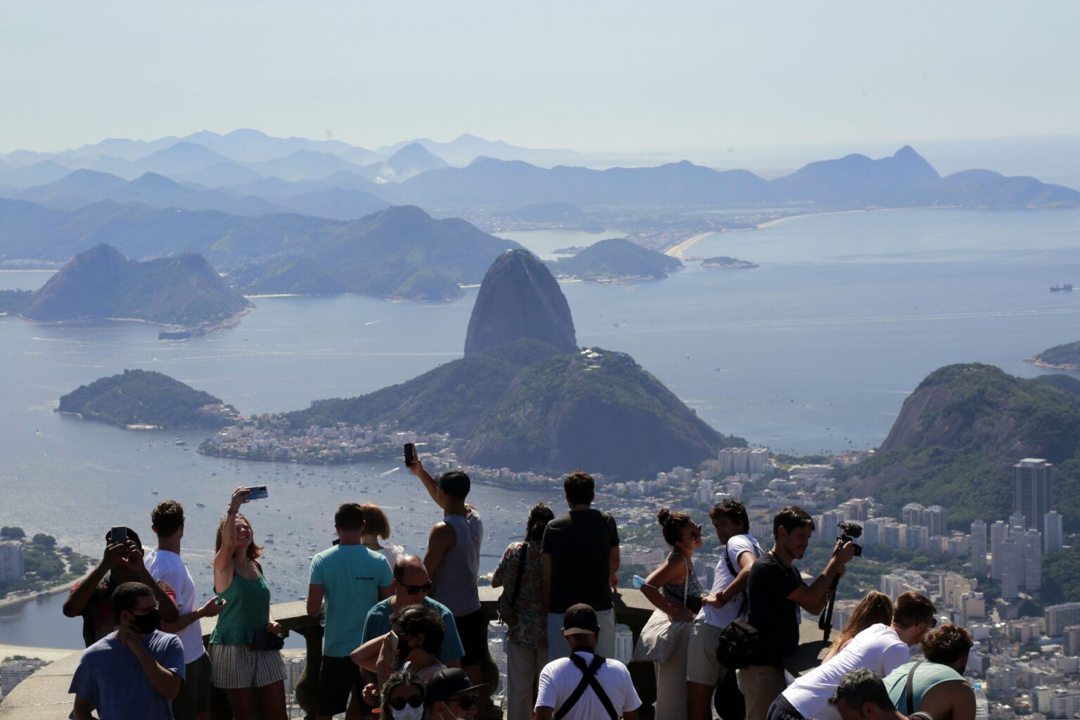 Rio de Janeiro Atinge Marca Histórica com 12,5 Milhões de Visitantes em 2025
