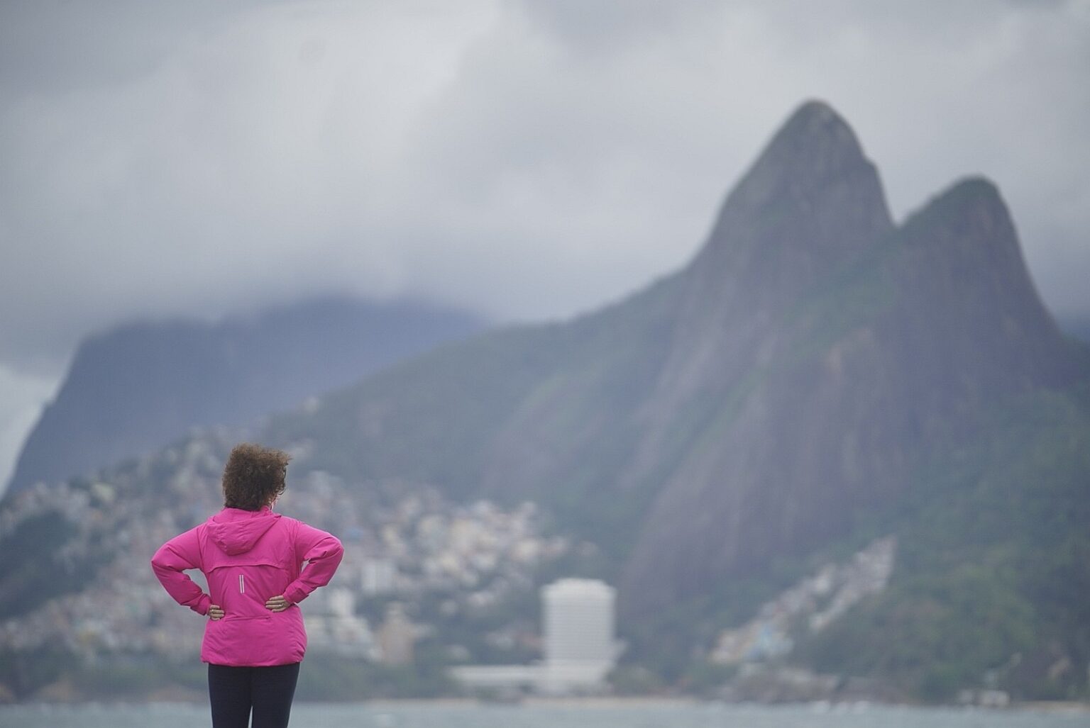 Rio de Janeiro: Semana Inicia com Previsão de Temporais e Risco de Alagamentos