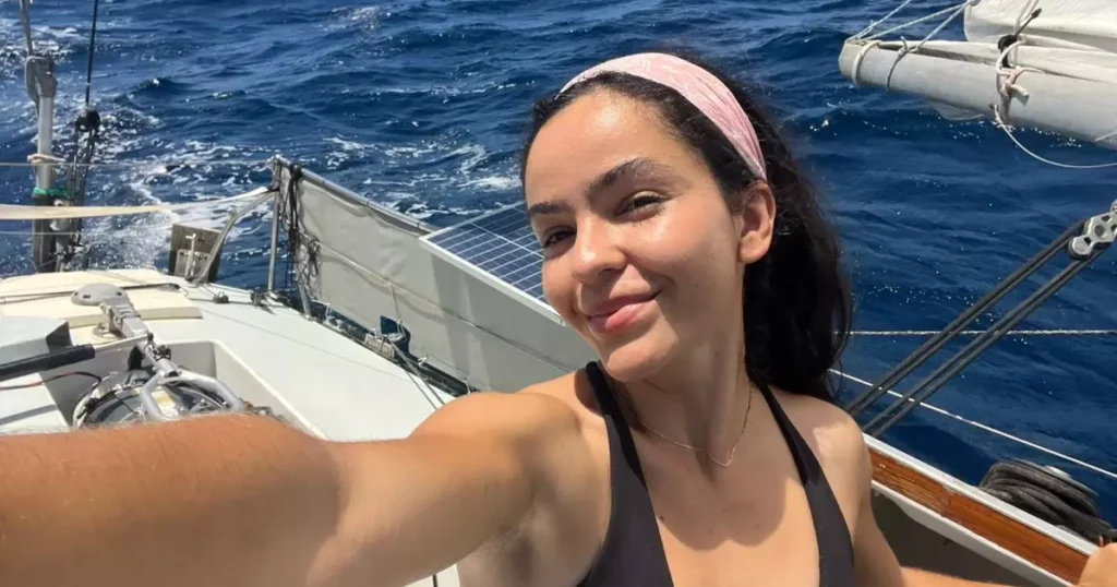 Theodora Prado: Primeira Mulher Brasileira a Navegar Sozinha na Cape to Rio