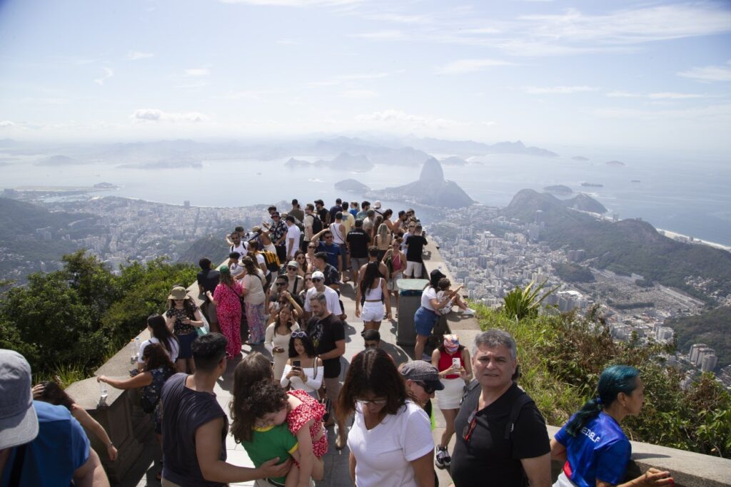 Turismo Brasileiro Pode Gerar R$ 218,8 Bilhões na Alta Temporada de 2023
