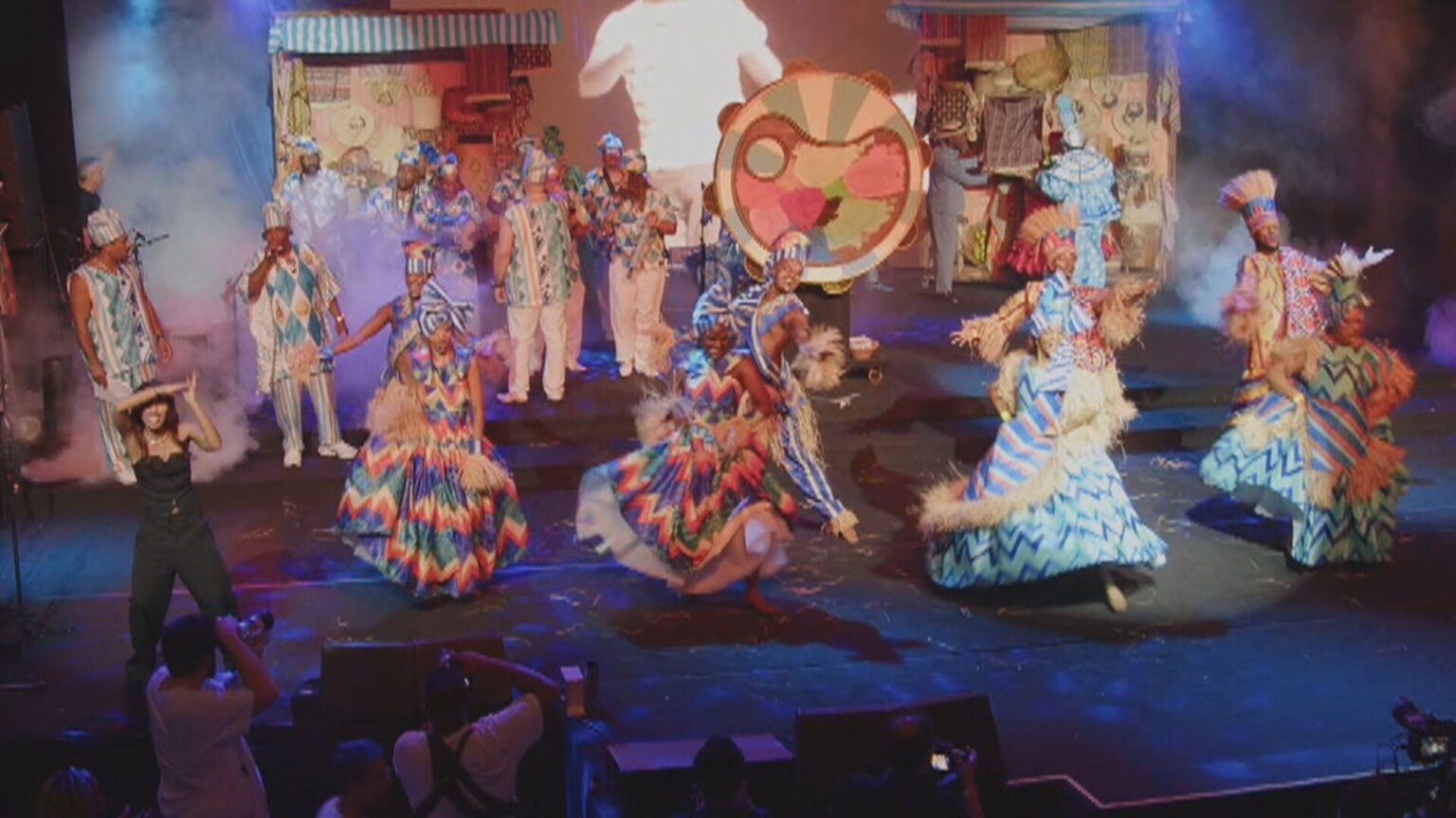 Vila Isabel: Samba e a Conexão Afro-Brasileira com Heitor dos Prazeres Vila Isabel: Samba e a Conexão Afro-Brasileira com Heitor dos Prazeres