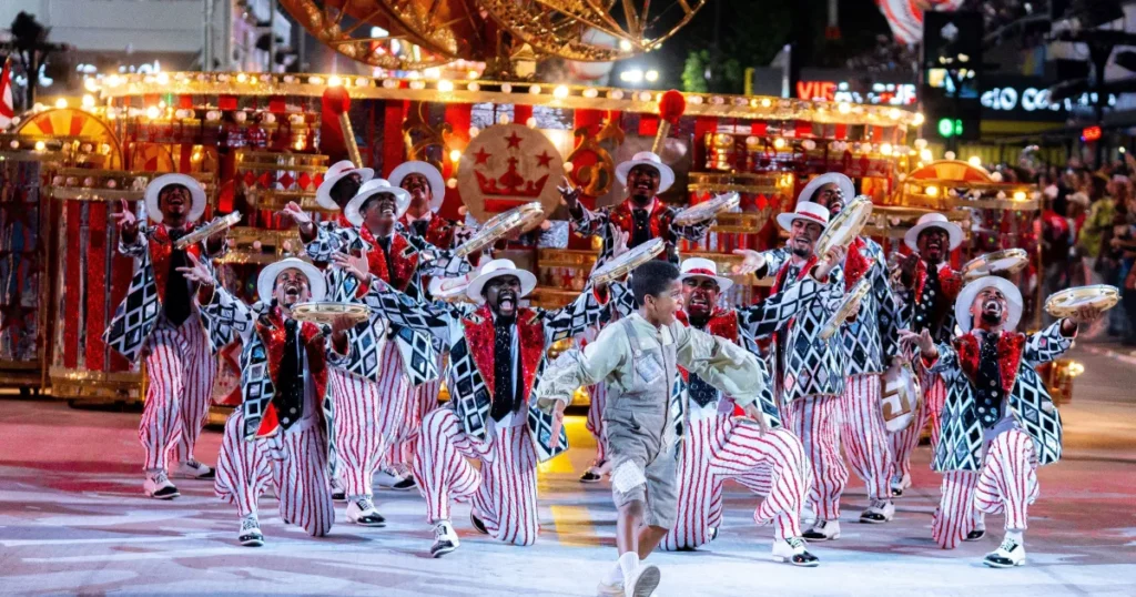 A Evolução do Carnaval: Do Samba-Enredo à Avenida – Entenda o Processo A Evolução do Carnaval: Do Samba-Enredo à Avenida - Entenda o Processo