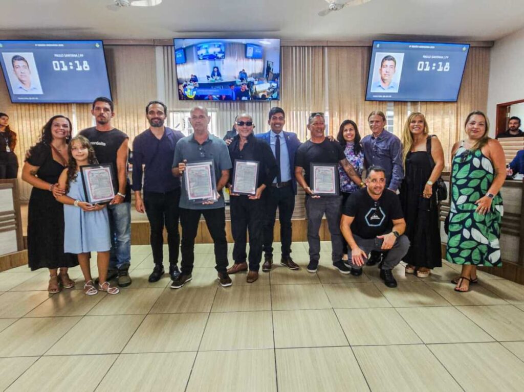 Artistas de São Pedro da Aldeia Recebem Aplausos na Câmara Municipal