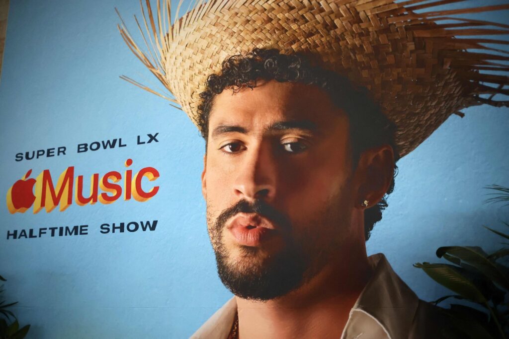 Assista ao Show de Bad Bunny no Super Bowl 2026: Os Detalhes Imperdíveis