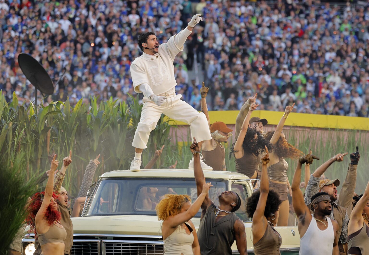 Bad Bunny Brilha no Intervalo do Super Bowl: Veja as Fotos da Apresentação Incrível