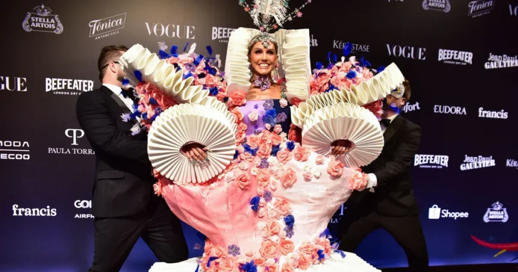 Baile da Vogue no Copacabana Palace: Celebração da Moda e Carnaval no Rio