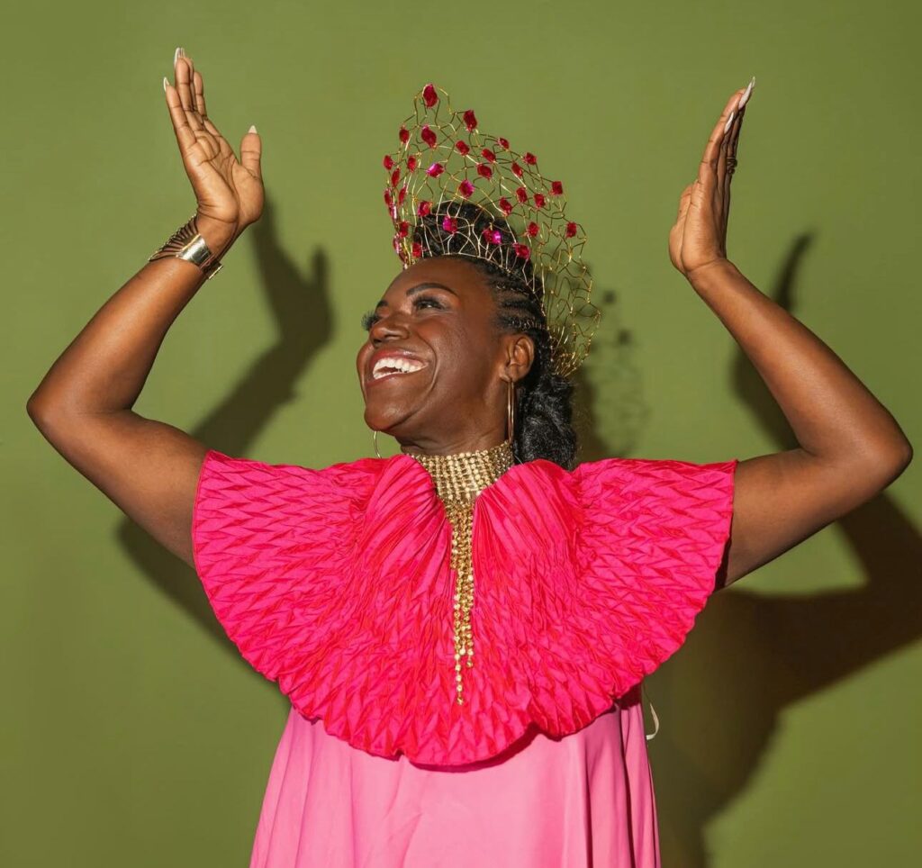 Camarote Verde e Rosa: A Conexão Portuguesa no Carnaval Carioca Camarote Verde e Rosa: A Conexão Portuguesa no Carnaval Carioca