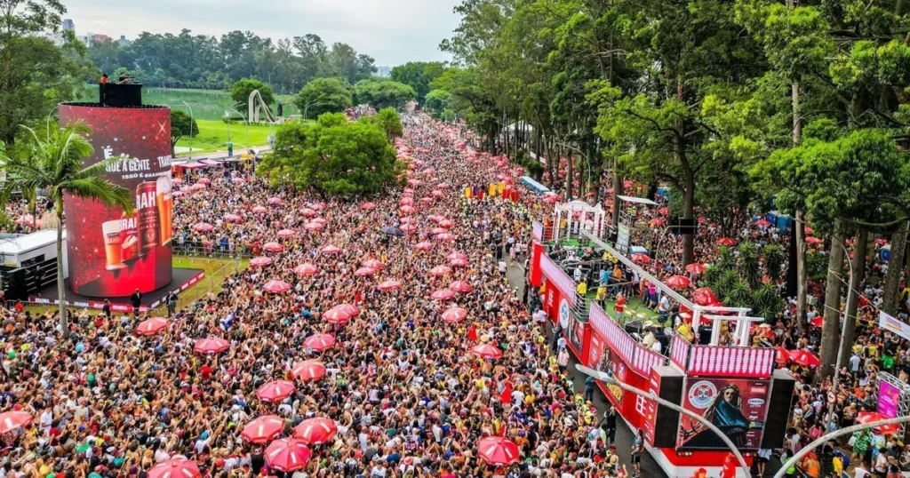 Carnaval Brasileiro: Uma Tendência Global nas Redes Sociais