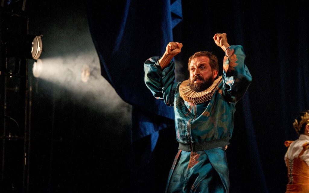 Céu da Língua: A Poesia de Gregório Duvivier em Cena