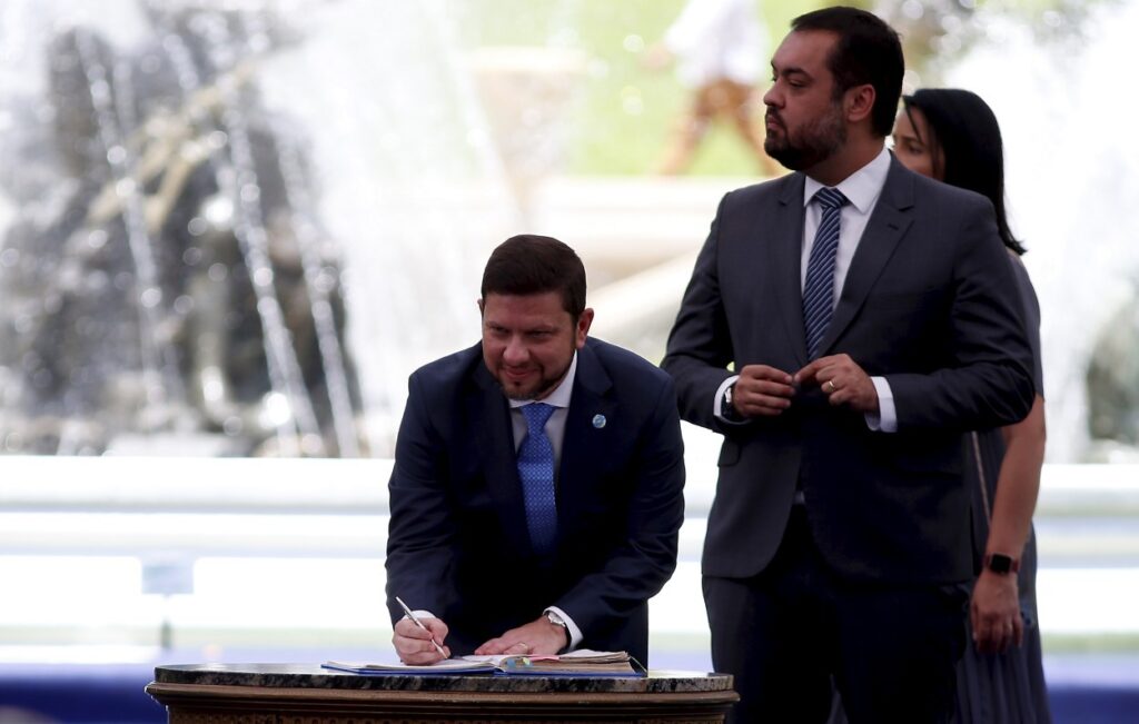 Cláudio Castro Desiste de Renovação da Concessão de Gás no Rio: Críticas e Mudanças à Vista