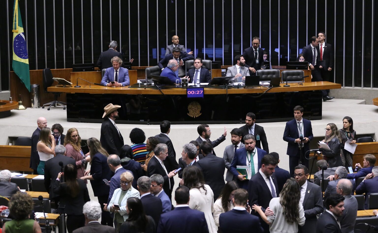 Congresso Nacional Retoma Atividades com Foco nas Eleições e 73 Vetos Pendentes