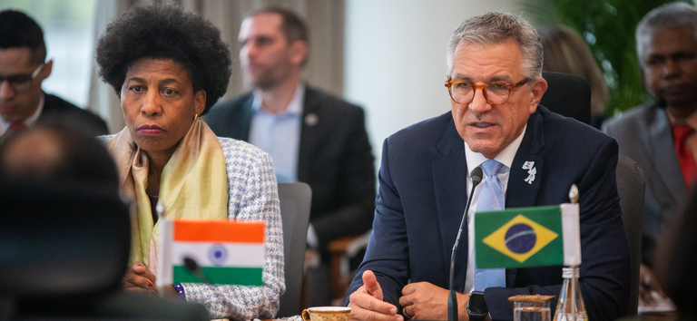 Cooperação Brasil-Índia: Parcerias Estratégicas em Saúde e Medicamentos Cooperação Brasil-Índia: Parcerias Estratégicas em Saúde e Medicamentos