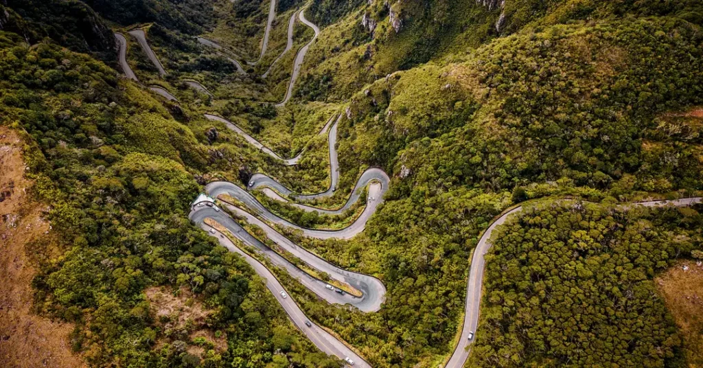 Descubra as Seis Estradas Mais Icônicas do Brasil para uma Viagem de Carro Inesquecível