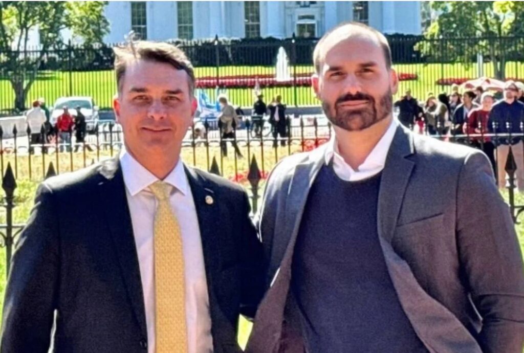 Eduardo Bolsonaro Cobrança a Aliados: 'Omissão Deliberada' em Meio à Pré-Candidatura do Irmão