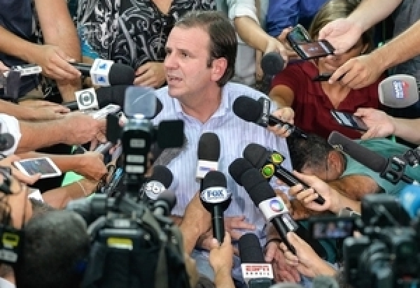 Eduardo Paes Aproveita Vácuo Político de Flávio Bolsonaro no Rio de Janeiro