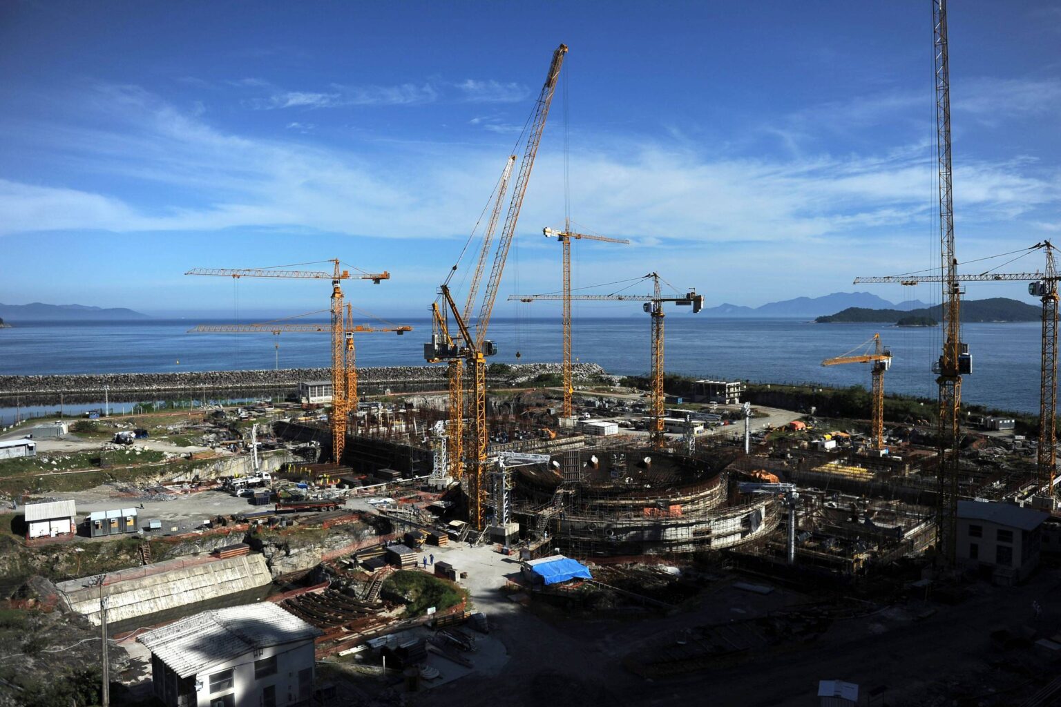 Fazenda Revê Posição e Aceita Retomada de Angra 3 com Redução de Tarifa