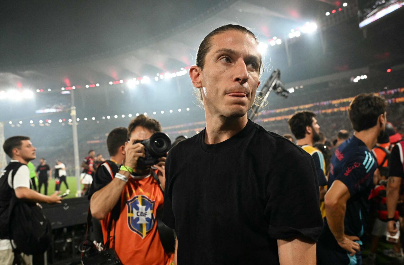 Filipe Luís Alcanca 100 Jogos no Flamengo e Enfrenta Pressão por Título da Recopa Filipe Luís Alcanca 100 Jogos no Flamengo e Enfrenta Pressão por Título da Recopa