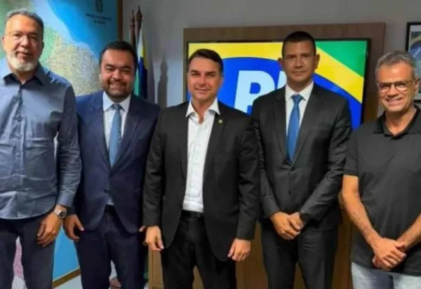 Flávio Bolsonaro Fortalece Palanques Políticos em Diversos Estados