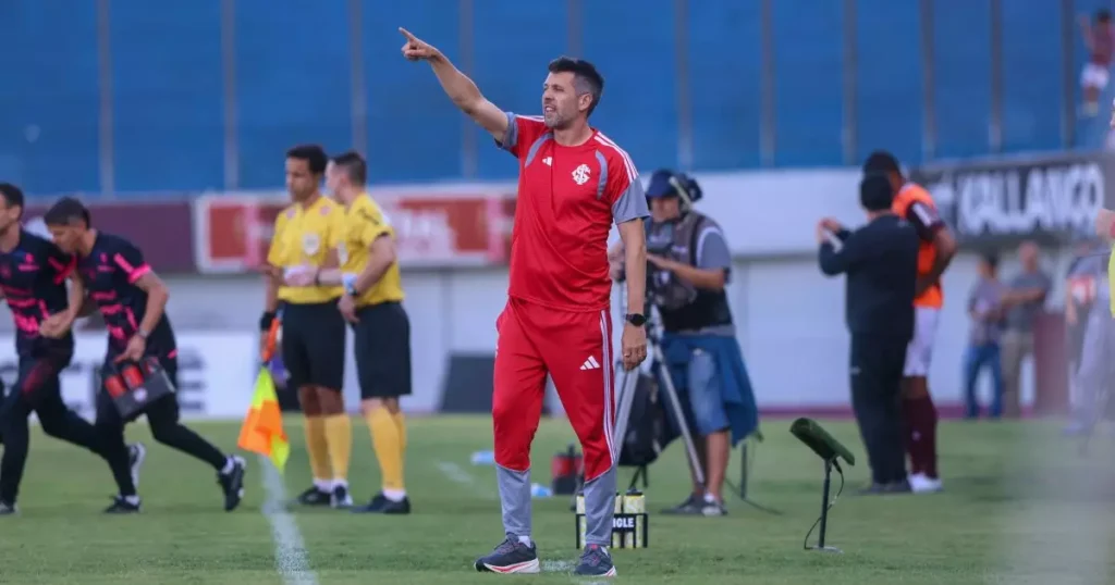 Inter Enfrenta Flamengo com Equipe Completa em Busca da Primeira Vitória no Brasileirão