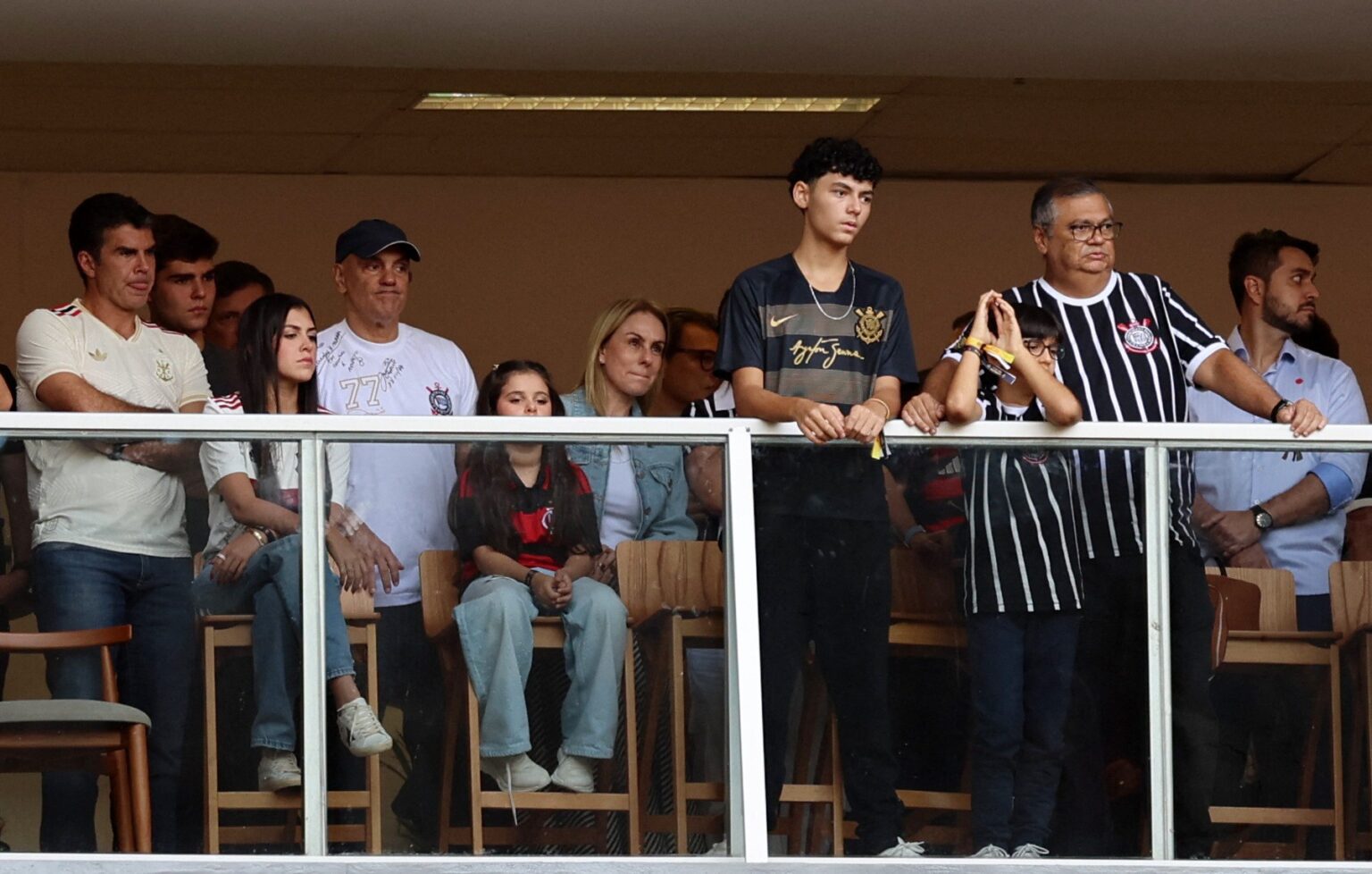 Ministros Alexandre de Moraes e Flávio Dino Assistem ao Clássico Flamengo e Corinthians em Brasília