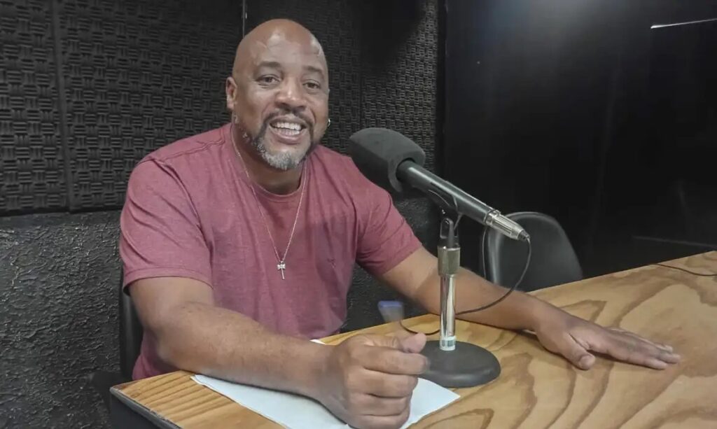 O Samba-enredo como Manifesto Político: Análise de Rodrigo Antonio Reduzino