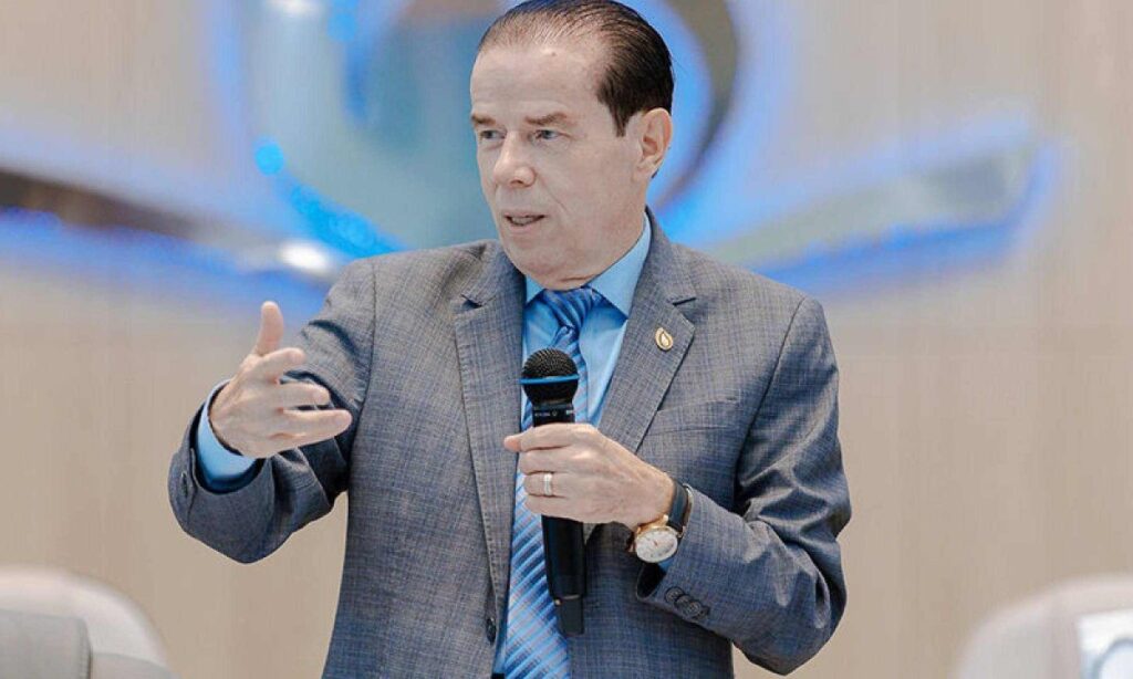 Pastor Ameaça Comunidade com Câncer: ‘Vamos Orar’ | Polêmica nas Escolas de Samba Pastor Ameaça Comunidade com Câncer: 'Vamos Orar' | Polêmica nas Escolas de Samba