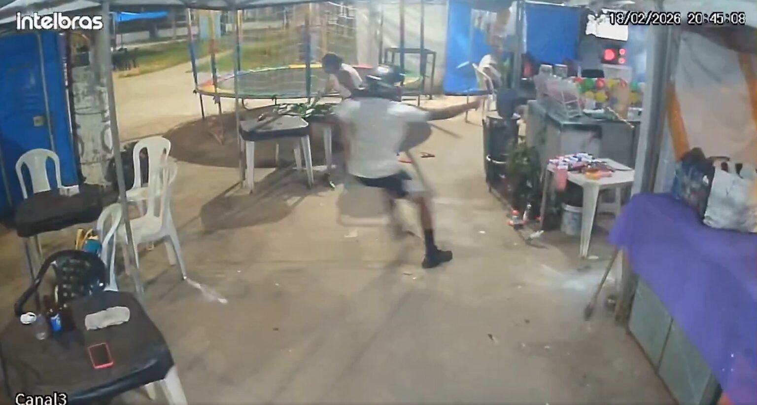 PM Intensifica Buscas por Suspeitos de Ataque em Comunidade do Rio que Deixou Dois Mortos e Criança