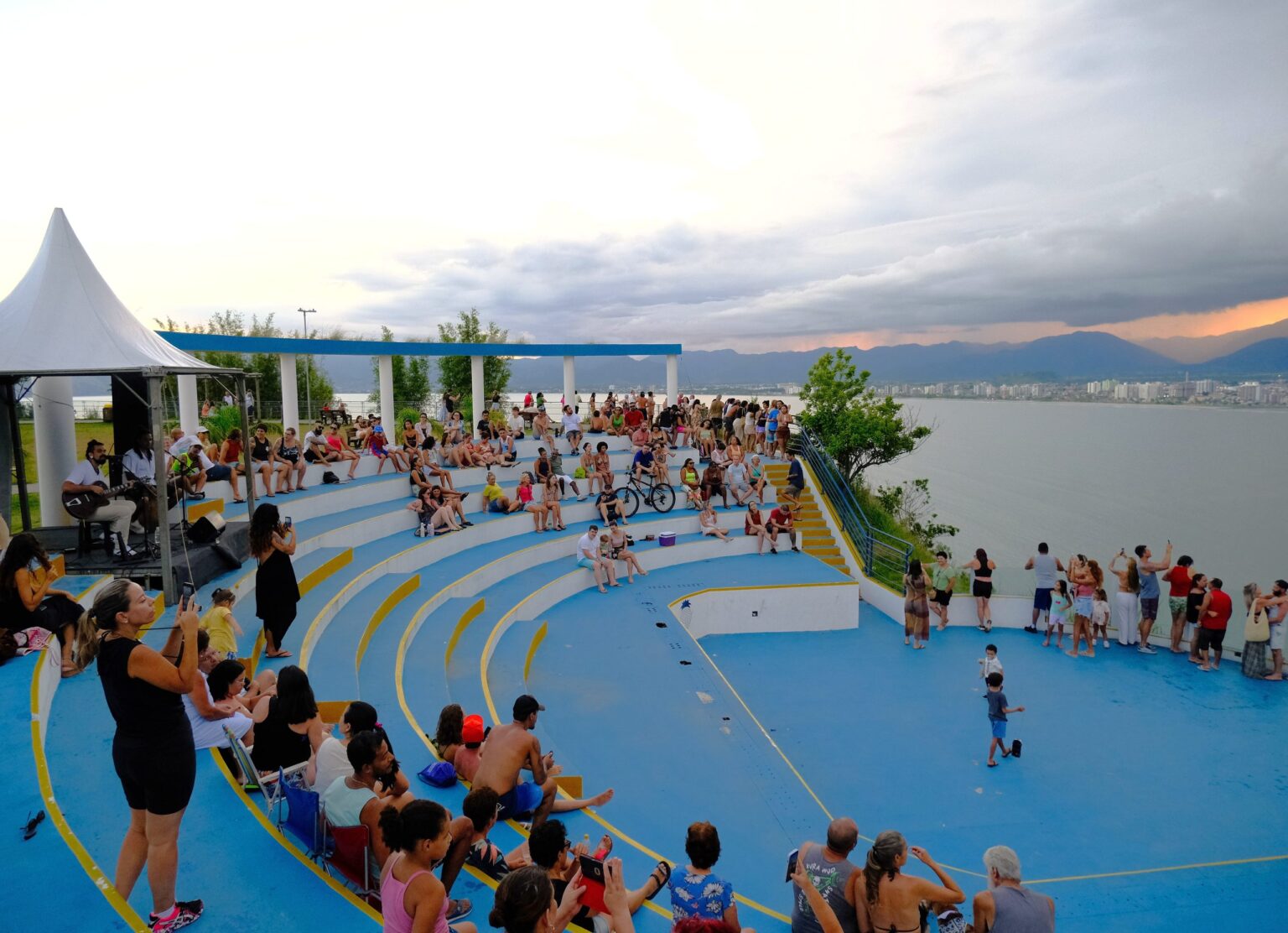 Projeto Verão 2026 em Caraguatatuba: Atrações Culturais até Domingo