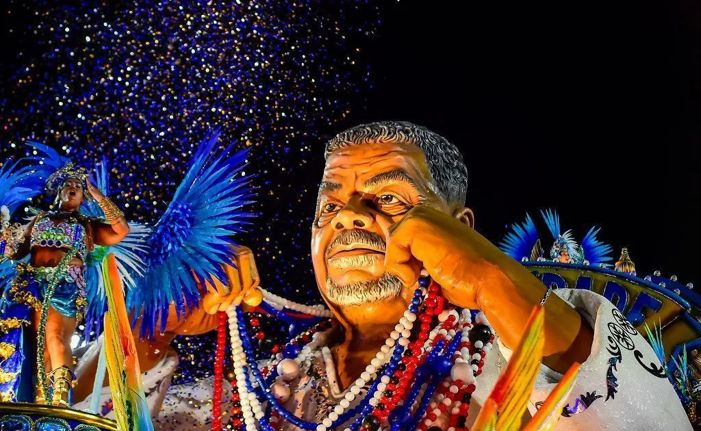 Samba-enredo: O Grito Político das Escolas de Samba na Luta pela Democracia