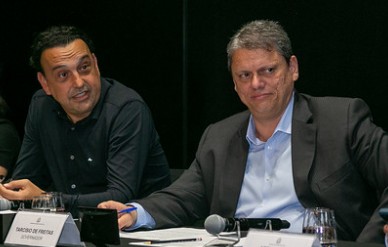 Tarcísio Ignora Pergunta sobre Vice Envolvido em Investigação de Lavagem de Dinheiro