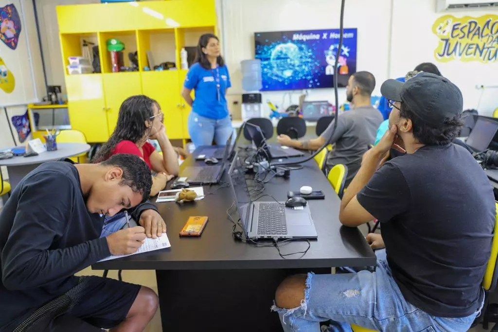 3,5 mil Vagas em Cursos de Tecnologia para Jovens no Rio: Inscrições Abertas