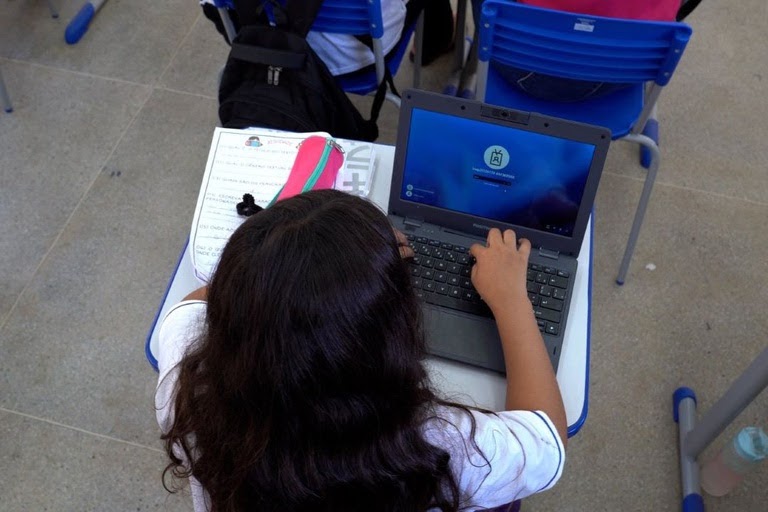 Acesso à Internet em Escolas Públicas do Rio de Janeiro Atinge 99% em 2025