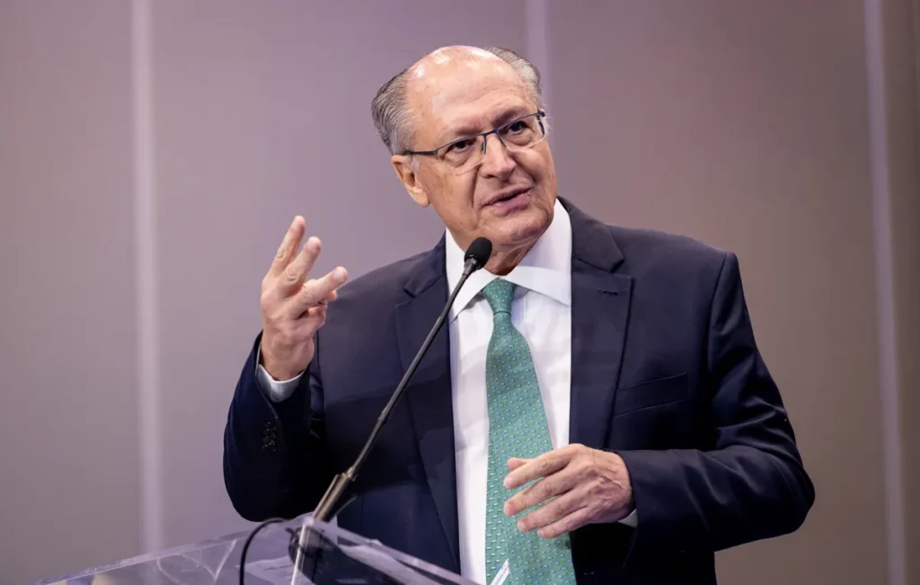 Alckmin Considera Prorrogação de Subsídio ao Diesel em Resposta à Guerra Alckmin Considera Prorrogação de Subsídio ao Diesel em Resposta à Guerra