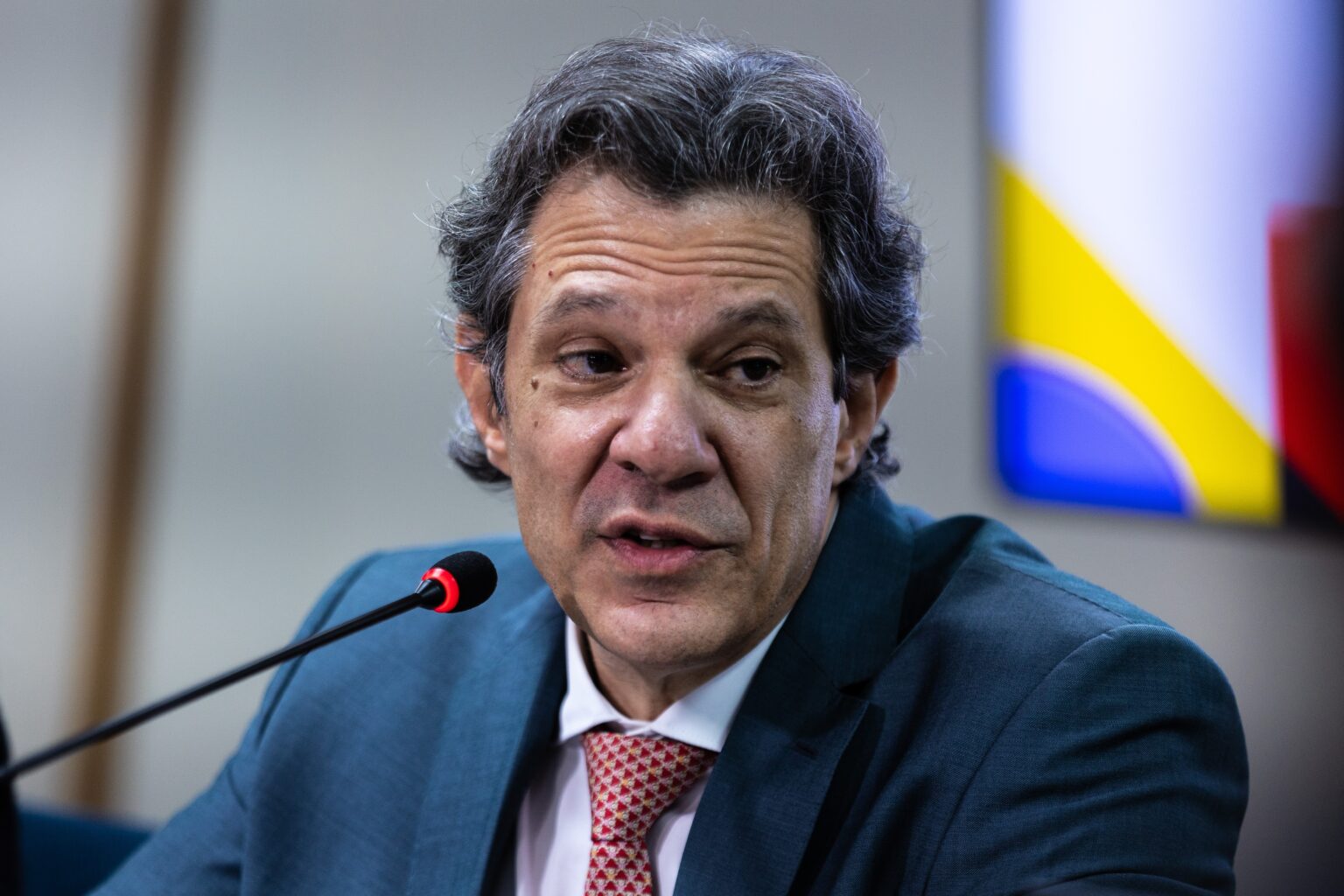 Aumento do Pessimismo: 46% dos Brasileiros Veem Piora na Economia, diz Datafolha