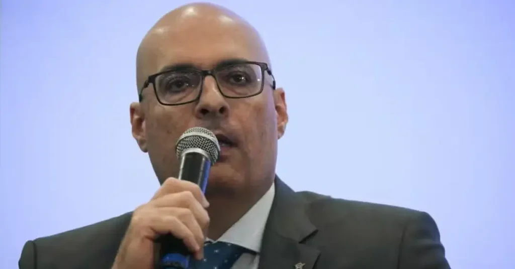 Bolsonaro Considera Delegado Curi como Alternativa ao Governo do Rio se Ruas Não Despontar Bolsonaro Considera Delegado Curi como Alternativa ao Governo do Rio se Ruas Não Despontar