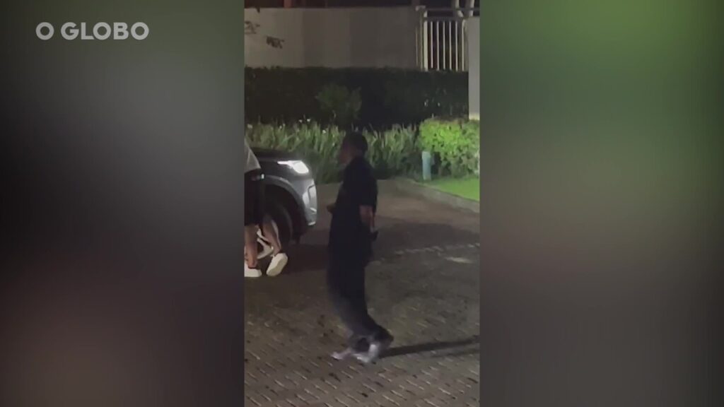 Carlos Alberto: Ex-Jogador Expulso de Condomínio Após 52 Incidentes de Confusão