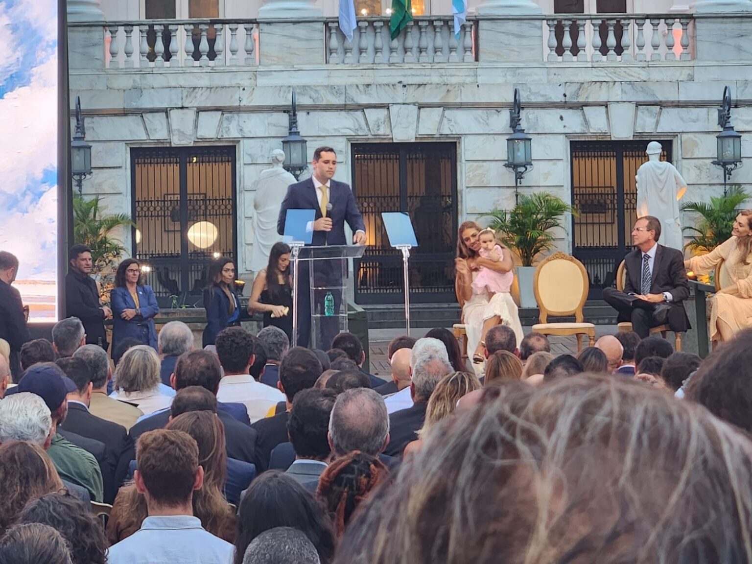 Cavaliere Anuncia 15 Escolas no Grupo Especial do Carnaval do Rio; Liesa Reage Surpreendida