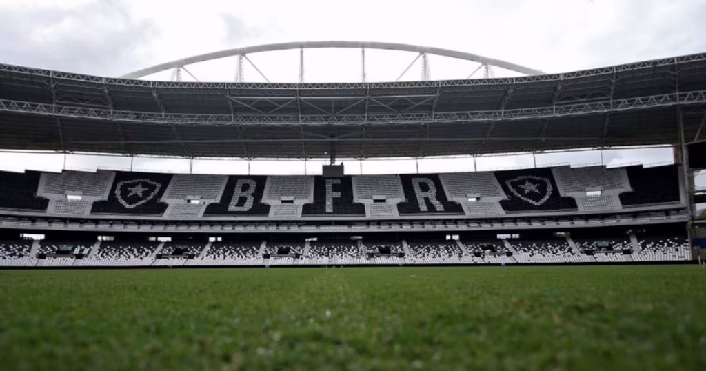Clássico Feminino entre Botafogo e Flamengo: Jogo Atrasado pela Falta de Arbitragem