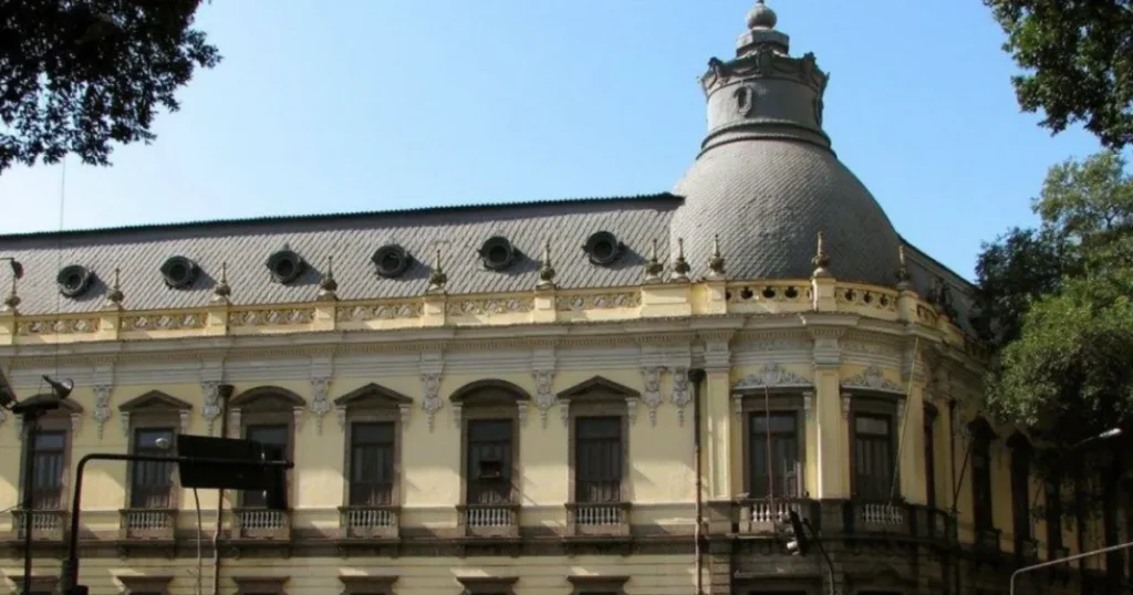 Colégio Pedro II: Tradição e Polêmica no Rio de Janeiro