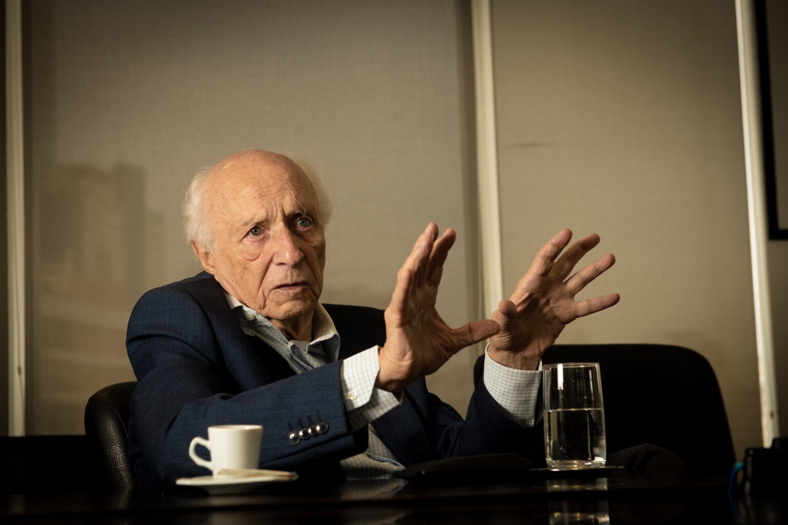 Desafios da Hegemonia Americana: Retrocessos em Educação, Inovação e Infraestrutura