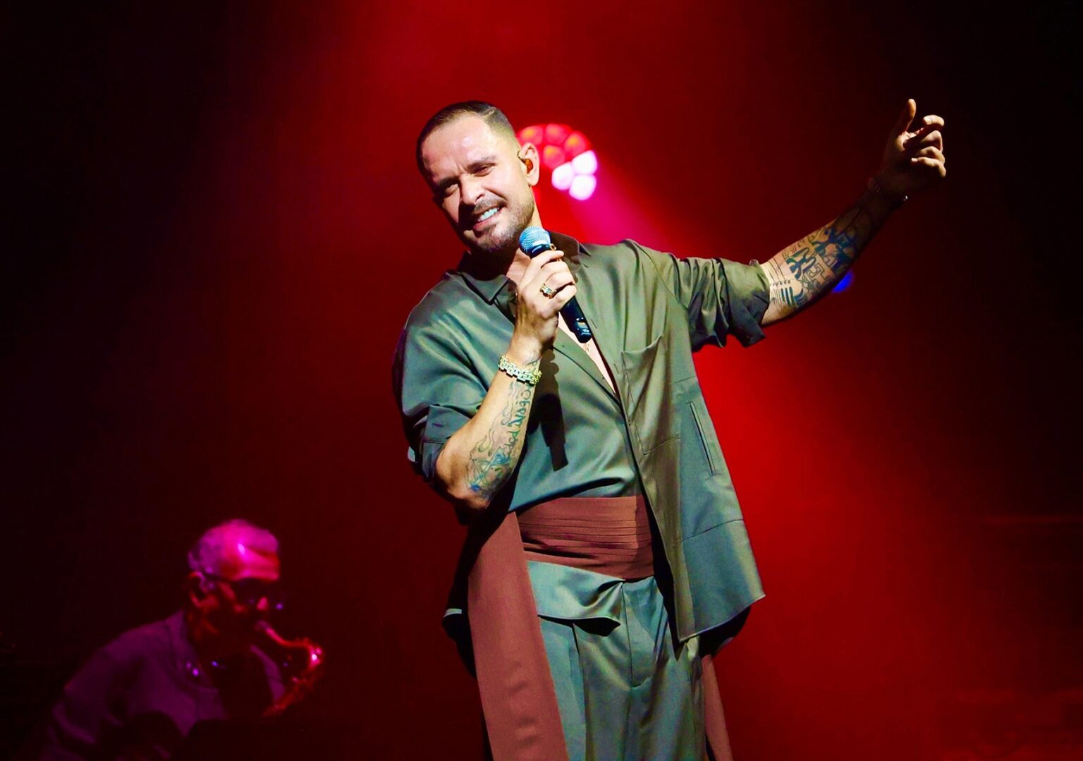 Diogo Nogueira Brilha em 'Infinito Samba' com Uma Mistura de Gafieira e Pagode