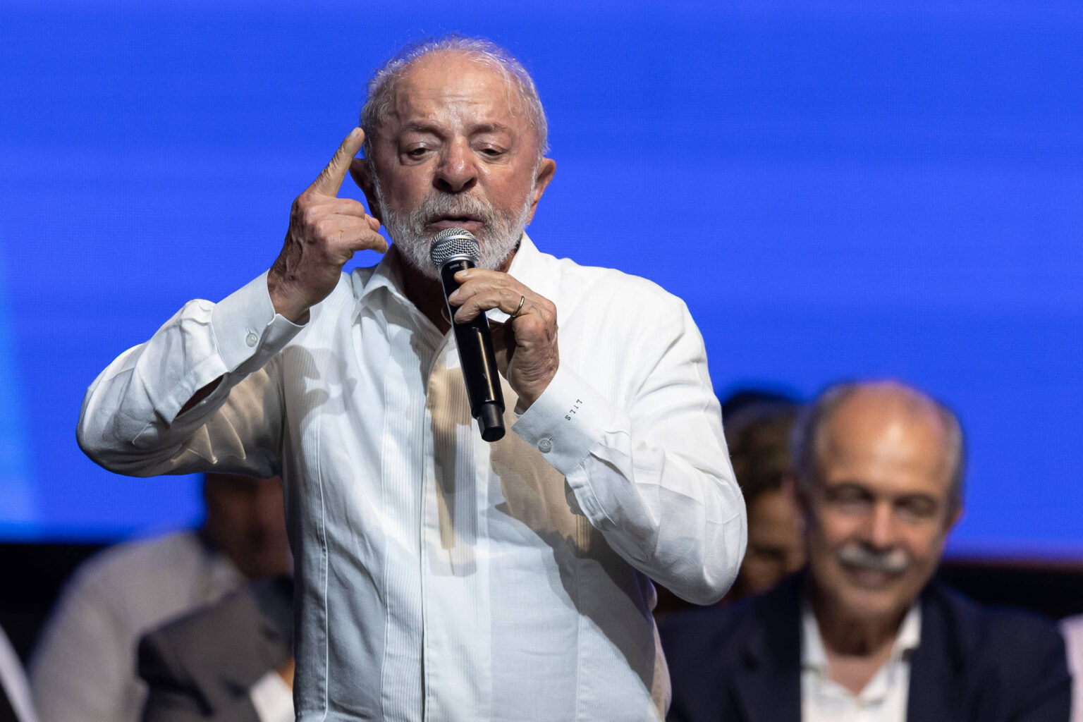 Dívida das Famílias Revela Desafios do Governo Lula