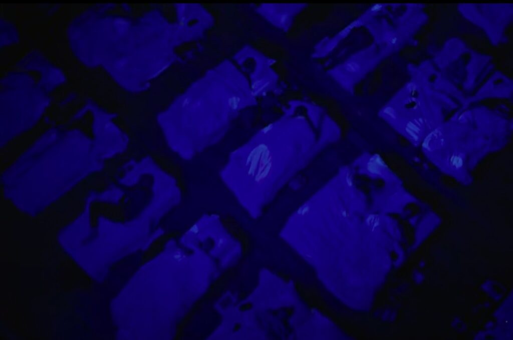 Experimente o Conforto: A Nova Tendência dos Shows na China é Assistir deitado em Camas