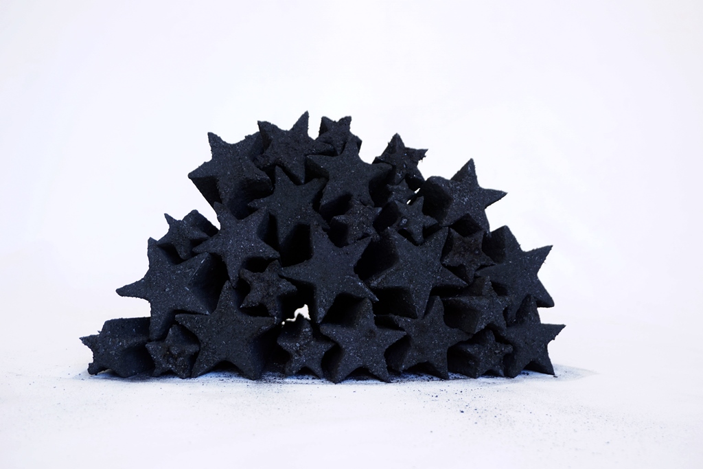 Exposição ‘Monturo’ de Gustavo Torrezan: Uma Crítica à Cultura do Acúmulo