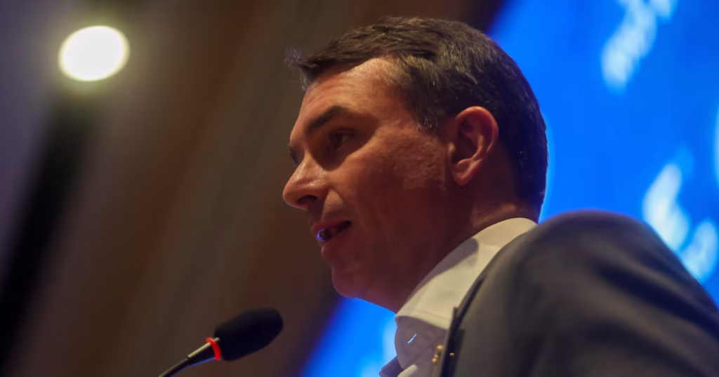 Flávio Bolsonaro Critica Eduardo Paes e Relação com Lula: 'Está Defendendo Bandido'