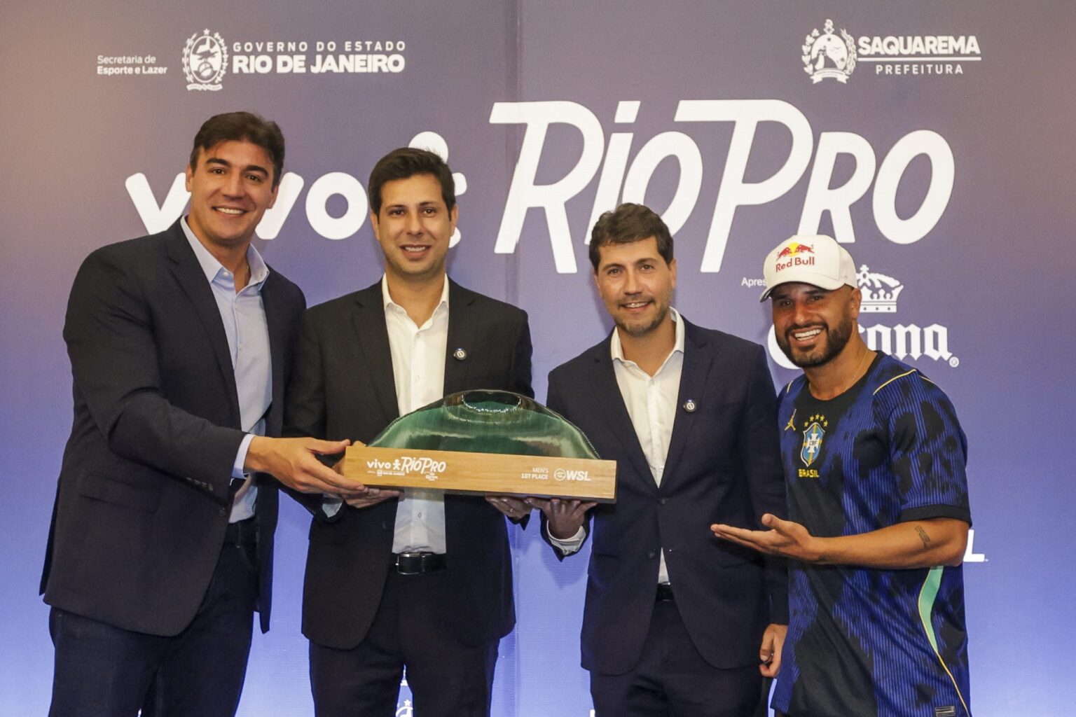 Governo do Rio Comemora 15 Anos do Circuito Mundial de Surfe com Grande Celebração