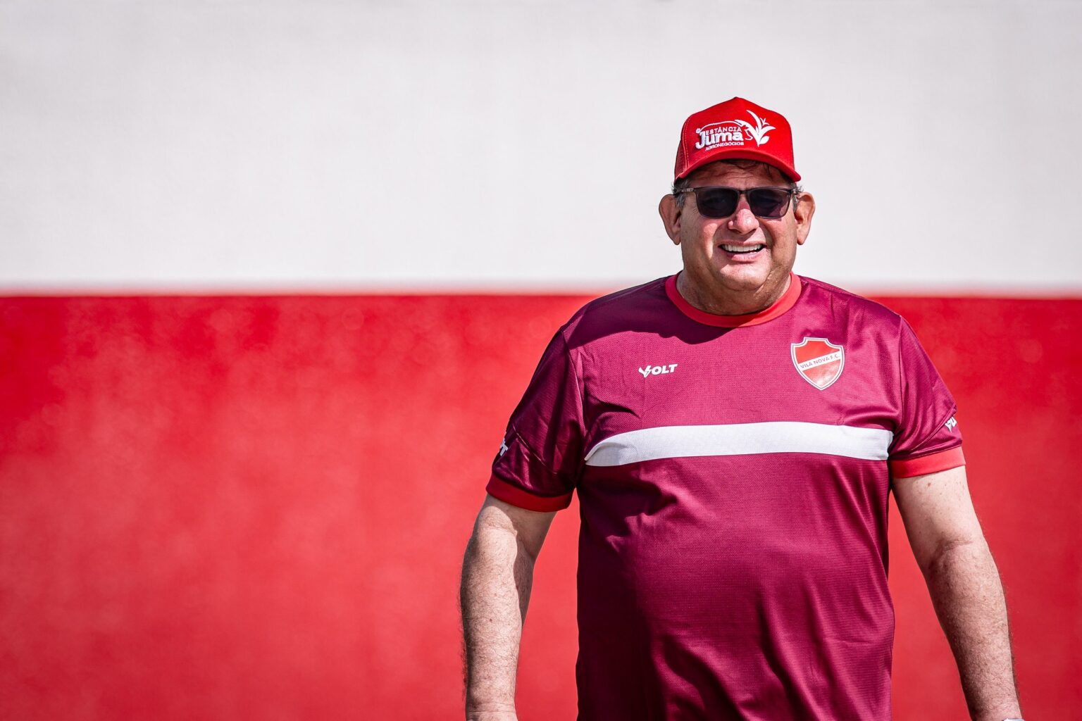 Guto Ferreira: Em Busca do Sexto Acesso, Técnico Ironiza Soluções Estrangeiras no Futebol Brasileiro