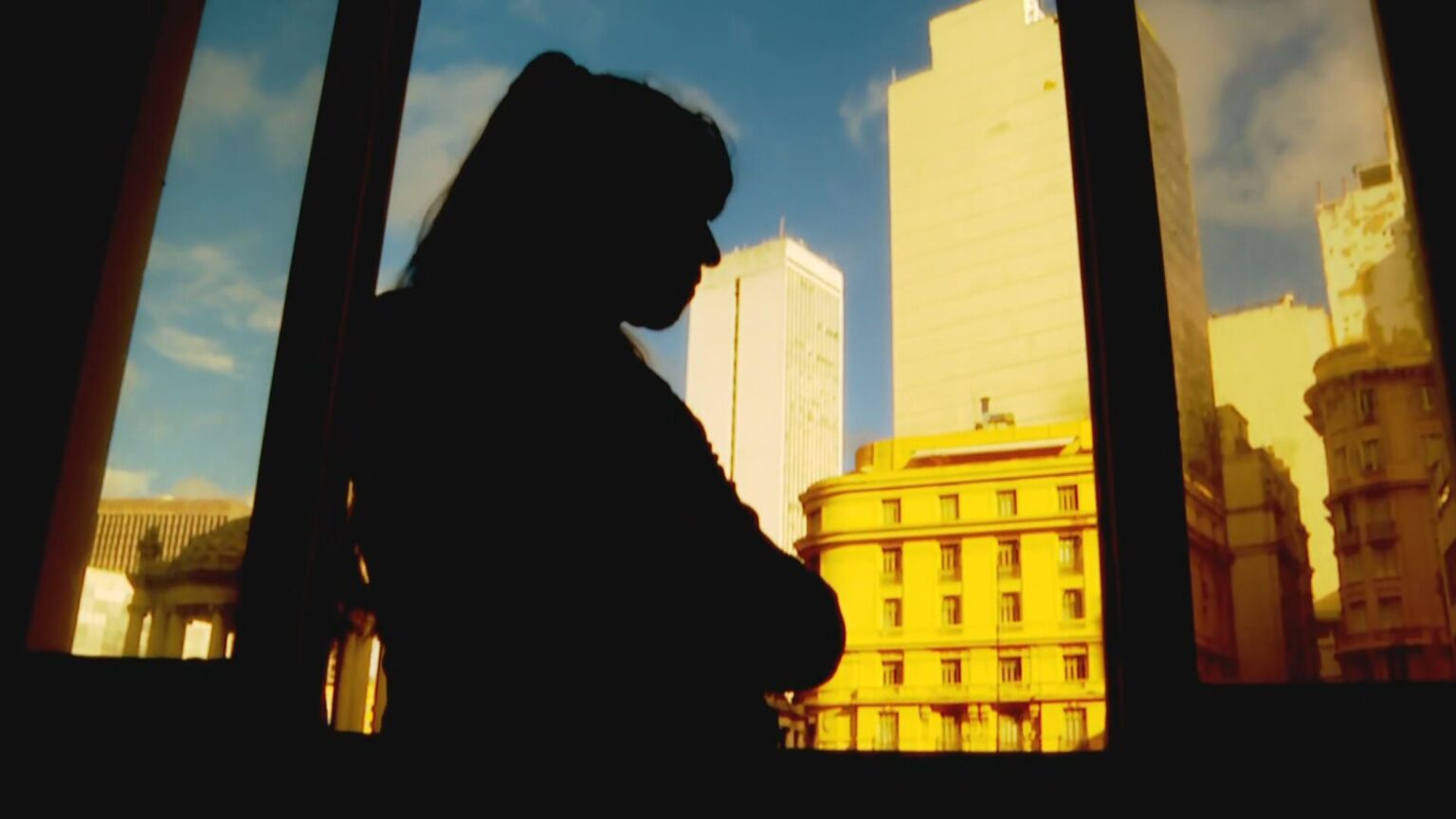 Justiça cobra por vítimas de abuso: mãe de jovem estuprada clama por responsabilidade Justiça cobra por vítimas de abuso: mãe de jovem estuprada clama por responsabilidade