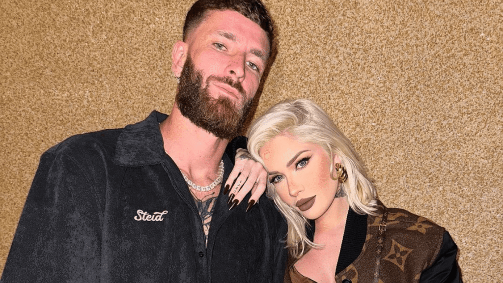 Karoline Lima é vista com Léo Pereira, ex-zagueiro do Flamengo, em jantar no Rio