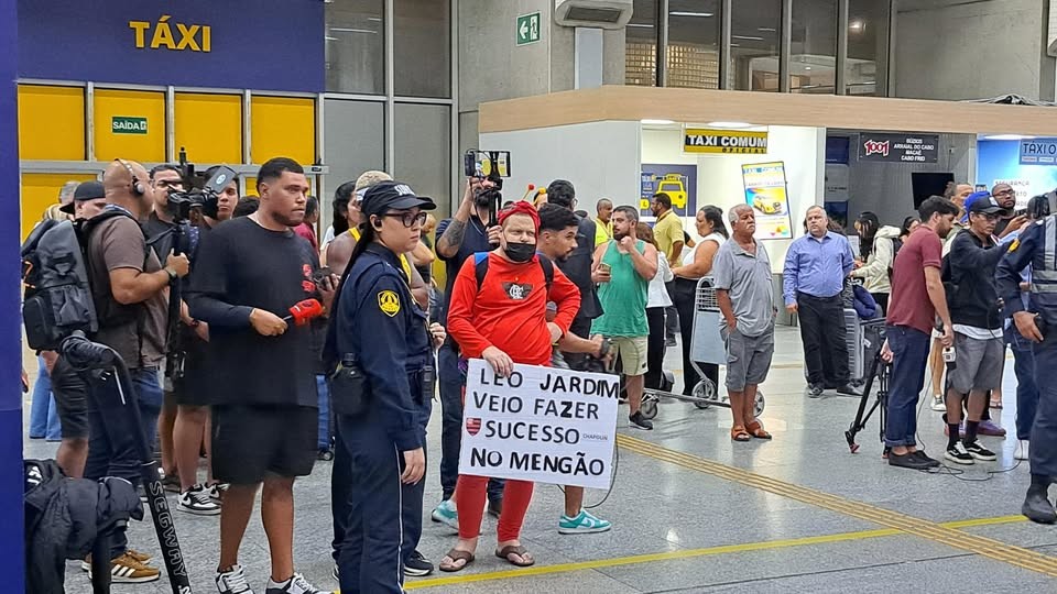 Leonardo Jardim Chega ao Rio e Evita Torcedores Antes de Assinar com o Flamengo